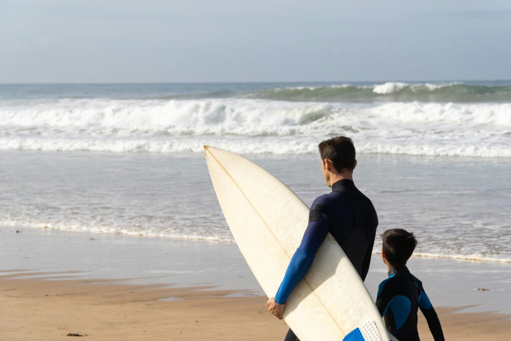 pai e filho no surf